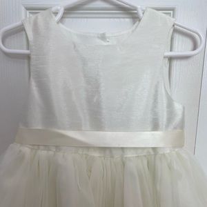 Pippa & Julie toddler girls ivory dress. Size 2T